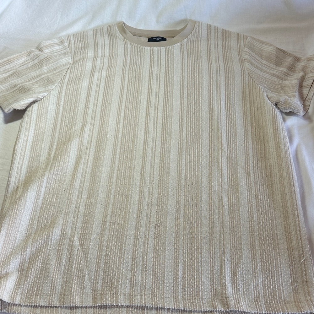 ⭐️ Forever 21 - Beige Striped Mens Tee Size large - Picture 2 of 5